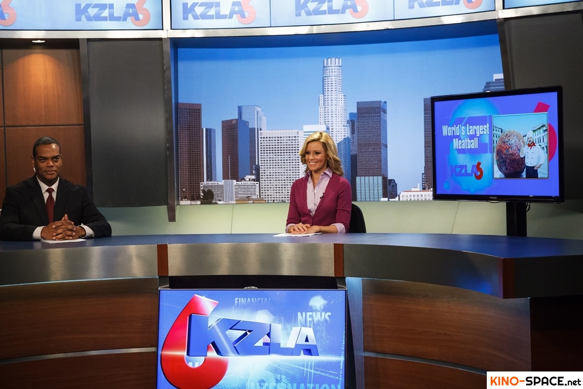 Скриншот 2 из фильма Блондинка в эфире